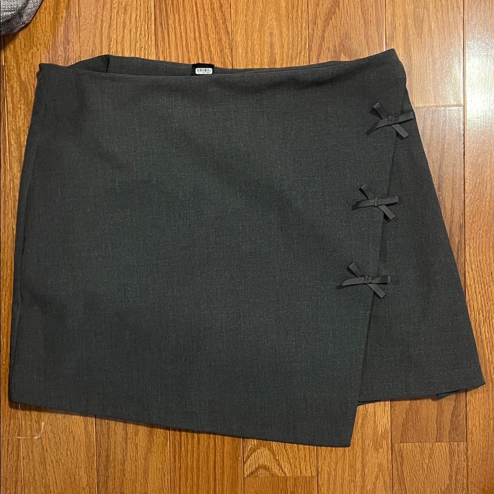 Dizzy Lizzy Grey Skirt with Bow Details